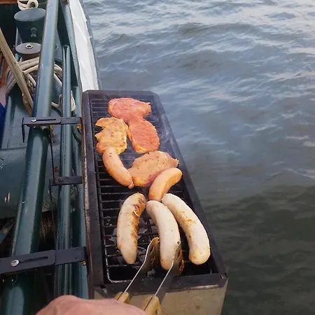 Tjalkjacht Pelikaan Bådhotel Hoorn (North Holland)