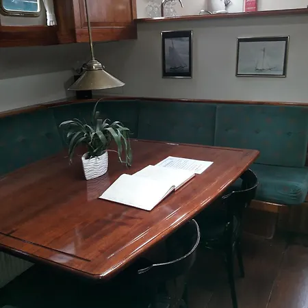 Bådhotel Tjalkjacht Pelikaan *