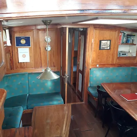 Bådhotel Tjalkjacht Pelikaan Hoorn (North Holland)